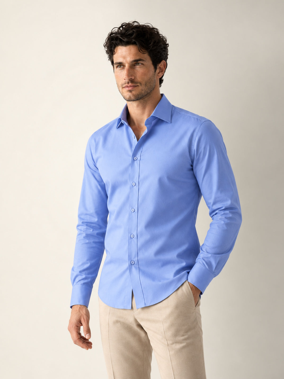 ERTENSHIRT Non-Iron mavi uzun kollu slim fit pamuk erkek gömlek – manken üzerinde önden yakın görünüm