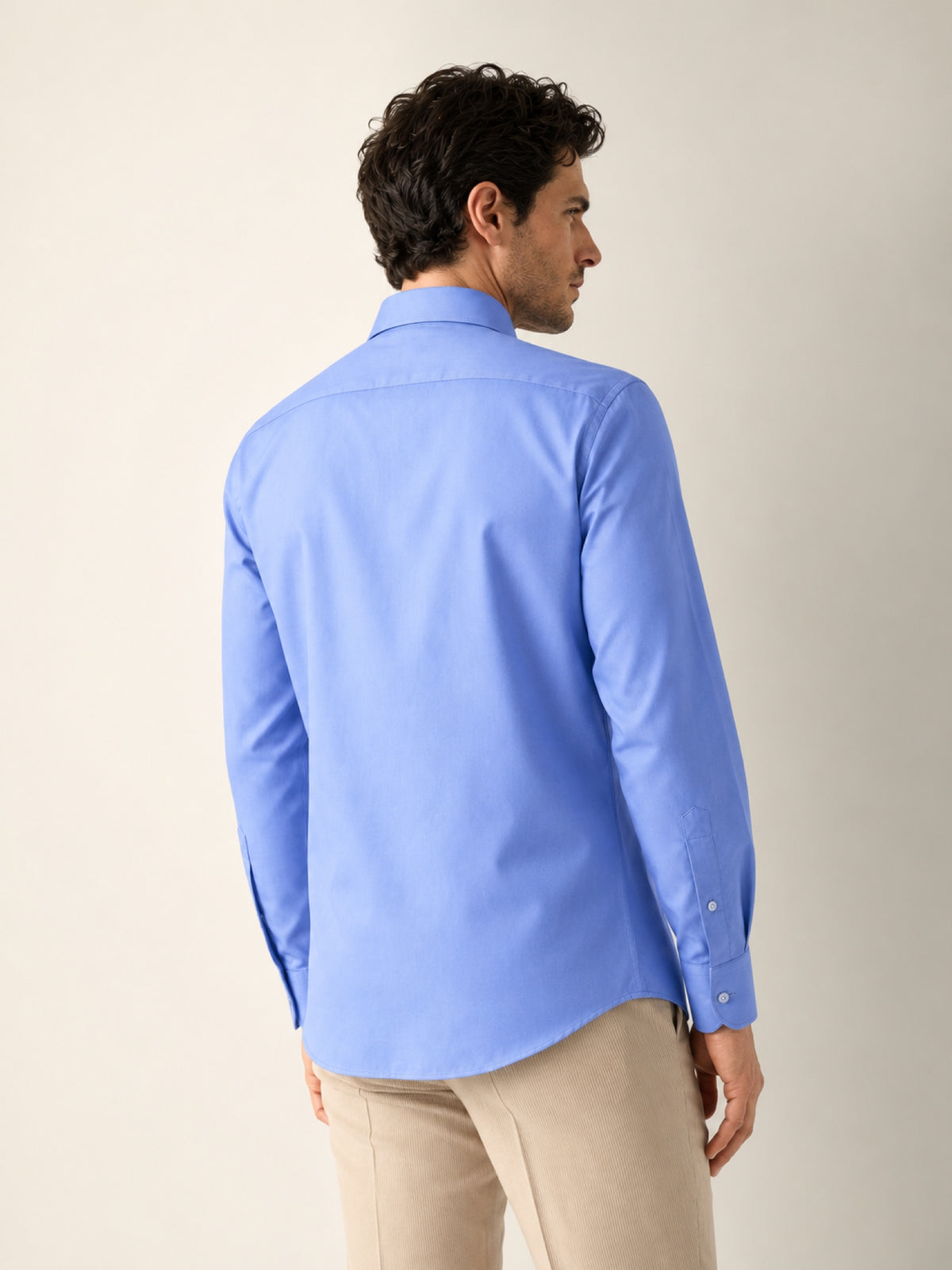 ERTENSHIRT Non-Iron mavi uzun kollu slim fit pamuk erkek gömlek – manken üzerinde arka görünüm